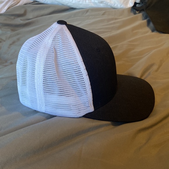 Puma hat - Picture 3 of 4